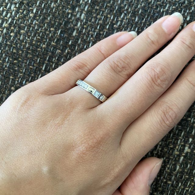 【ハリー・ウィンストン(Harry Winston)の口コミ】 付け方によって豪華に見えたり、さり気なくダイヤが輝いて見えたりする所…