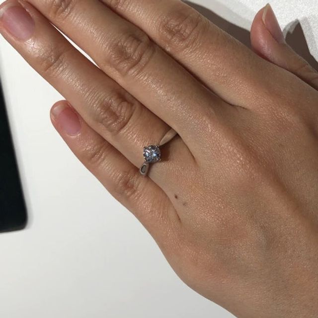 【BRILLIANCE+(ブリリアンスプラス)の口コミ】 シンプルなソリティアリングであり、予算の範囲でダイヤモンドの大きさを…