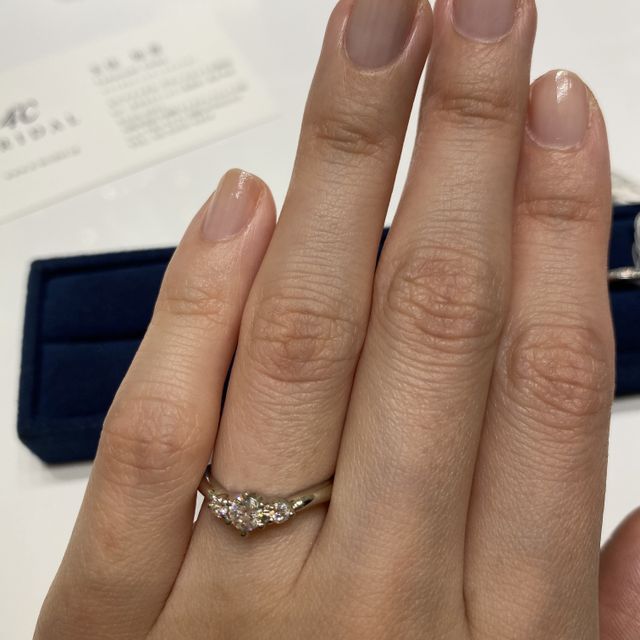 【4℃ BRIDAL(ヨンドシーブライダル)の口コミ】 メレダイヤがついたタイプの指輪が欲しかったので希望に合うものがあり、…