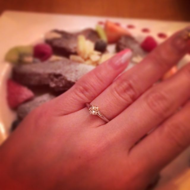 【ティファニー(Tiffany & Co.)の口コミ】 彼と一緒に指輪を見に行きました。
見に行く前はシンプルではなくデザイン…