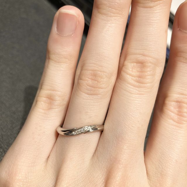 【銀座ダイヤモンドシライシの口コミ】 シンプルになりすぎず、ダイヤも入っていて普段使いできるデザインで探し…