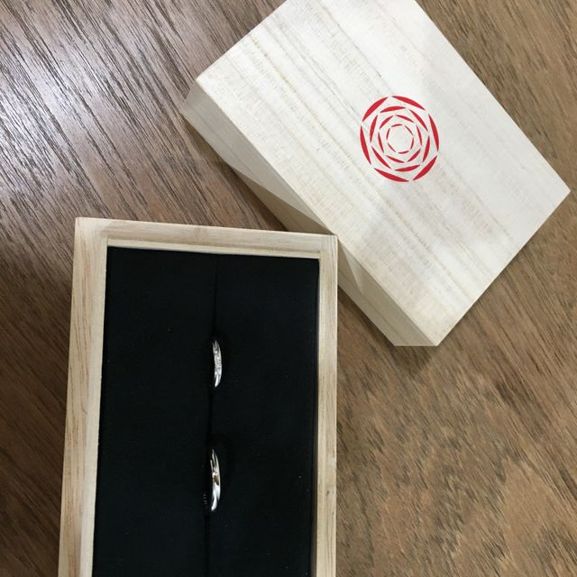 【出雲結(いずもゆい)の口コミ】 雑誌でウェーブタイプの指輪を探しており、一目惚れしました。デザインと…