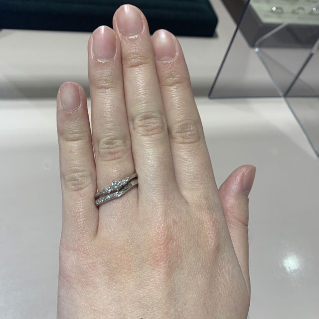 【TRECENTI(トレセンテ)の口コミ】 自分の指にあったデザインとボリューム感がとても良かった。指輪のつけ心…