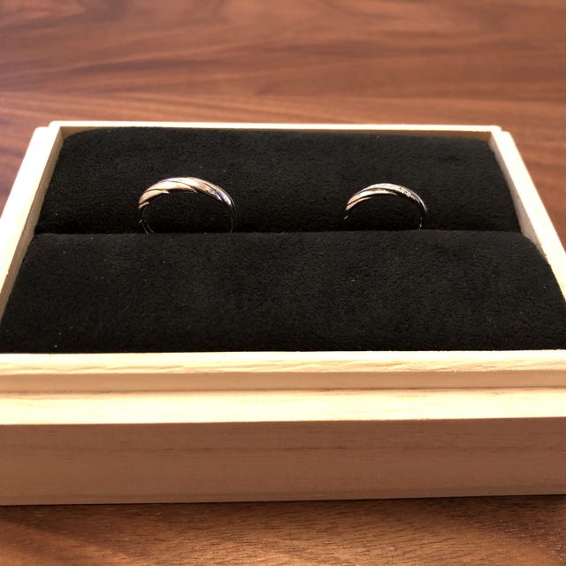 【出雲結(いずもゆい)の口コミ】 実際に来店し、指輪をひとつずつ付けて決めました。
色々なデザインがあり…