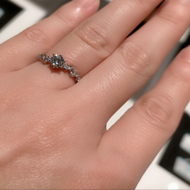 【I's stone(アイズストーン)の口コミ】 デザインが可愛いのはもちろんですが、ピンクダイヤモンドが気に入ってこ…