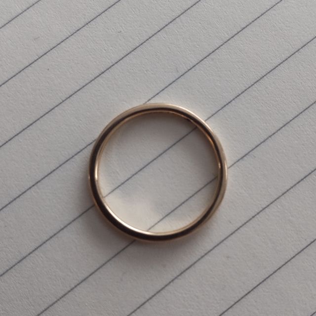 【AHKAH(アーカー)の口コミ】 シンプルで飽きのこないデザインをさがしてました。私も夫も小柄で手の大…