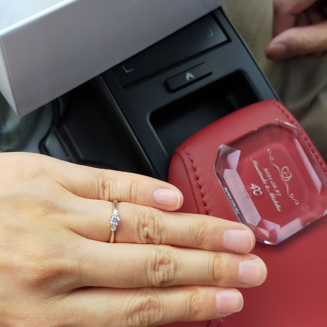 【4℃ BRIDAL(ヨンドシーブライダル)の口コミ】 デザインにひとめぼれしました。予算に合うもので、店員さんに自分に似合…