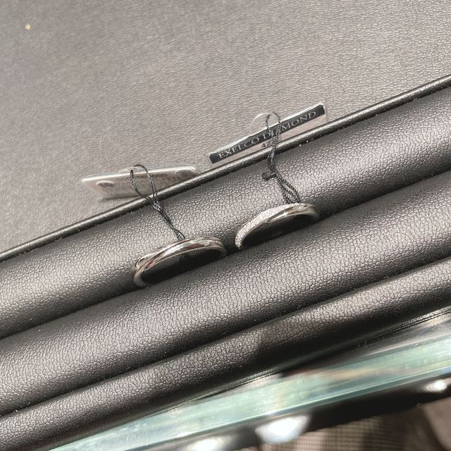 【エクセルコダイヤモンド(EXELCO DIAMOND)の口コミ】 デザインがとても可愛いのが1番の決め手です。
メレダイヤが自分側から見…