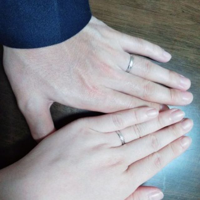 【insembre(インセンブレ)の口コミ】 プラチナでは珍しいくすみ系の処理がしてあり、品があります。
ギラギラと…