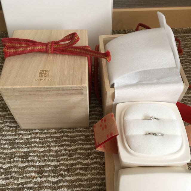 【俄(にわか)の口コミ】 自分の手が小さく指が短いので太めの指輪は似合わないと思いました。何件…