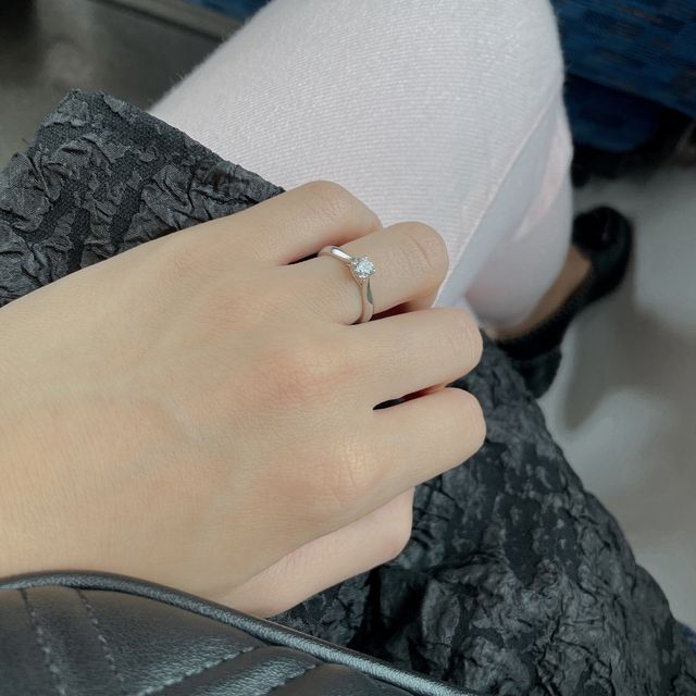 【ラザール ダイヤモンド(LAZARE DIAMOND)の口コミ】 決め手は、なんといってもデザインとダイヤの輝きです
暗闇でもキラッキラ…