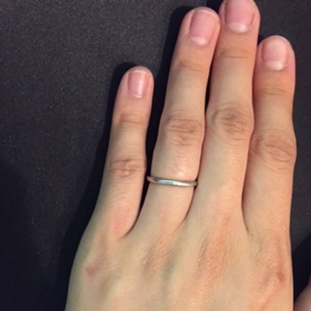 【4℃ BRIDAL(ヨンドシーブライダル)の口コミ】 シンプルで飽きの来ないデザイン、というのが第一条件でしたので、私はス…