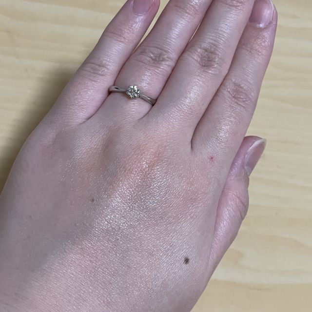 【ラザール ダイヤモンド(LAZARE DIAMOND)の口コミ】 指輪のデザインとしては比較的シンプルなものが多いように感じました。流…