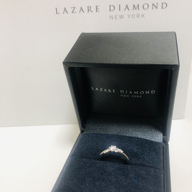 【ラザール ダイヤモンド(LAZARE DIAMOND)の口コミ】 もともと細めのリングが好きで、婚約指輪も同様のデザインをさがしており…