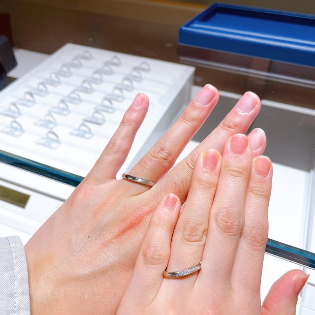 【銀座ダイヤモンドシライシの口コミ】 なんと言ってもキラキラなことろ！私は指の関節が太く、指輪が回ってしま…