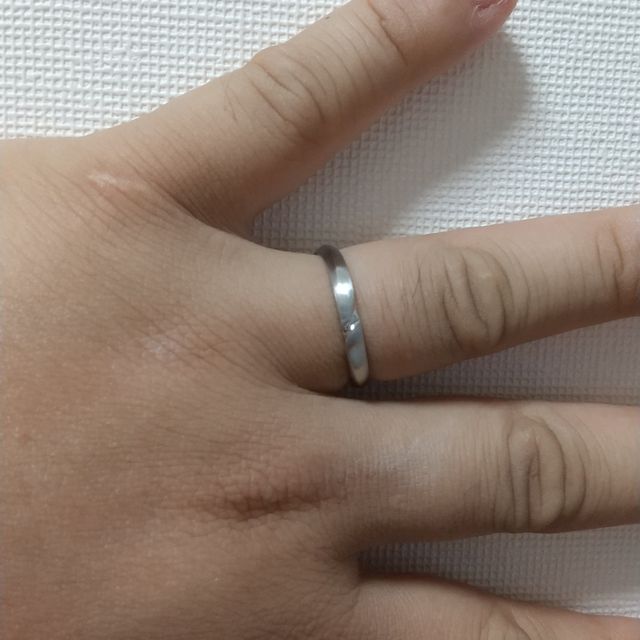 【俄(にわか)の口コミ】 友人の妹が、俄の結婚指輪のデザイン性も指輪の意味合いも気に入り購入し…