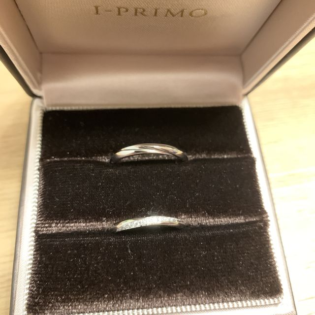 【アイプリモ(I-PRIMO)の口コミ】 彼女の指につけた時に、細く長くとても綺麗に見えて、雰囲気にすごく良く…