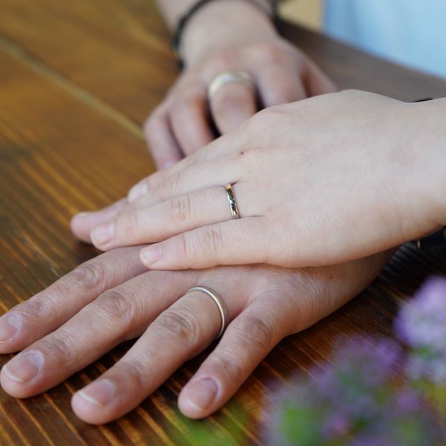 【THREE TREES(スリーツリーズ)の口コミ】 旦那さんの知り合いのおすすめでお店を知りました。
お互いの指輪を手作り…