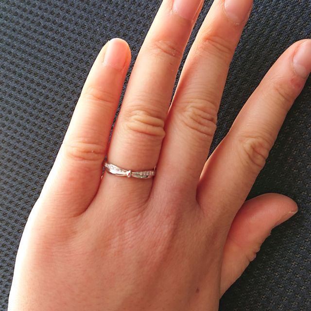 【COLANY(コラニー)の口コミ】 指輪のデザインがリボンを結んだようなあまり見たことがなかったデザイン…