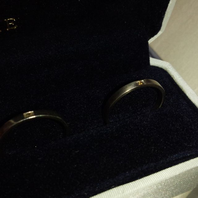 【AHKAH(アーカー)の口コミ】 元々AHKHAが好きで、結婚指輪を買うならここと決めていました。
もう少し…