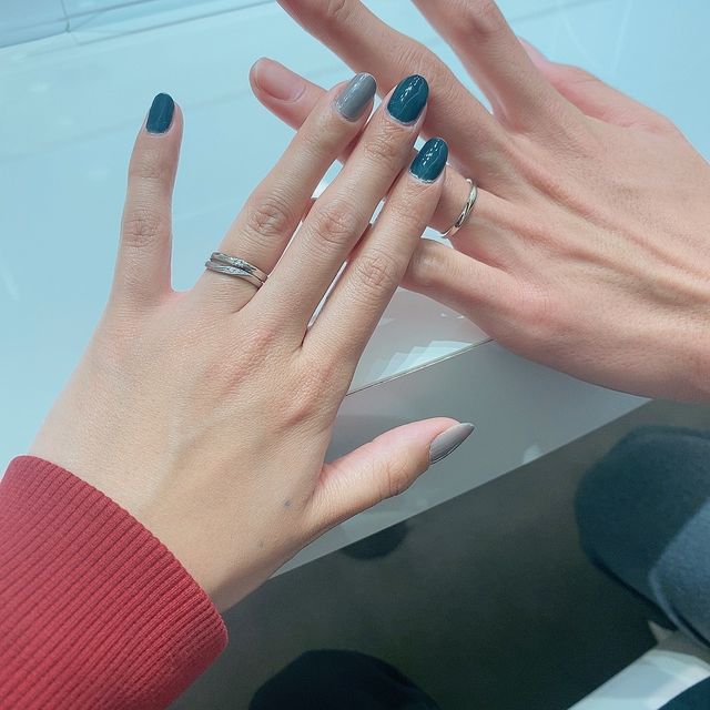 【4℃ BRIDAL(ヨンドシーブライダル)の口コミ】 デザインと金額、付け心地を重視しました。
元々つけている指輪があり、そ…