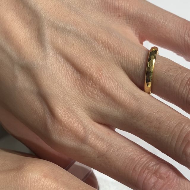 【SORA(ソラ)の口コミ】 槌目加工の幅が細かすぎず、大きすぎないので、クラフト感が出て、とって…