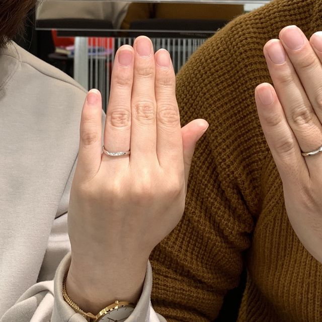 【ラザール ダイヤモンド(LAZARE DIAMOND)の口コミ】 元々アクセサリーなどを付けない2人ですが、ラザールさんの指輪はほんとに…