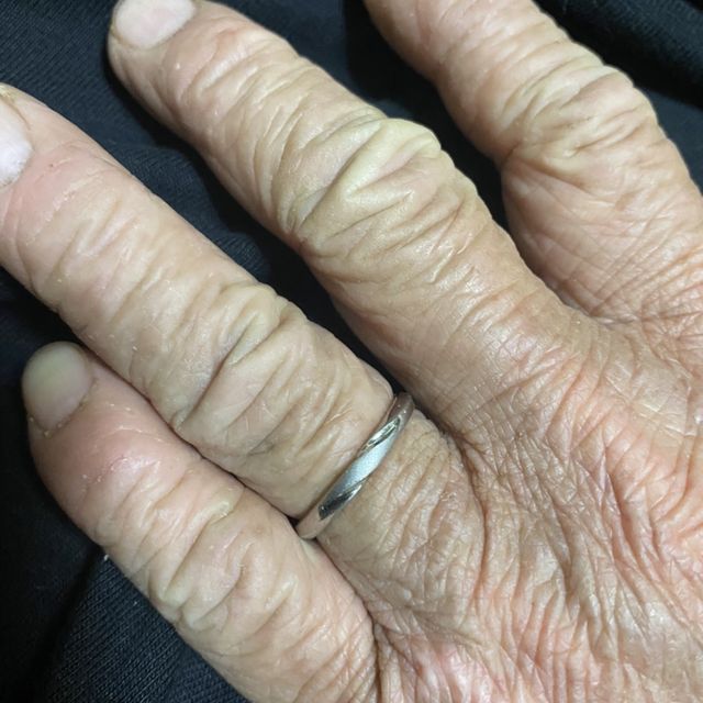 【エクセルコダイヤモンド(EXELCO DIAMOND)の口コミ】 ダイヤモンドパウダー付きの指輪でお相手のウェーブラインの指輪ともマッ…