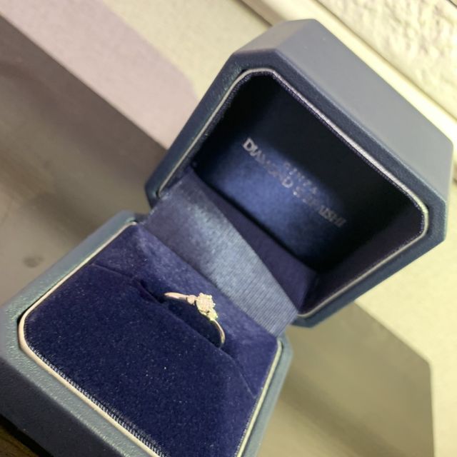 【銀座ダイヤモンドシライシの口コミ】 481Sを購入致しました。
ストレートタイプの指輪で、ダイヤモンドが3つ付…