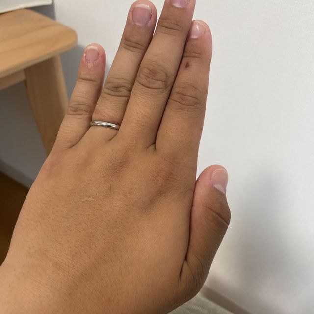 【4℃ BRIDAL(ヨンドシーブライダル)の口コミ】 結婚指輪のデザインは丸みを帯びてて、とても可愛いです。付けた見た目も…