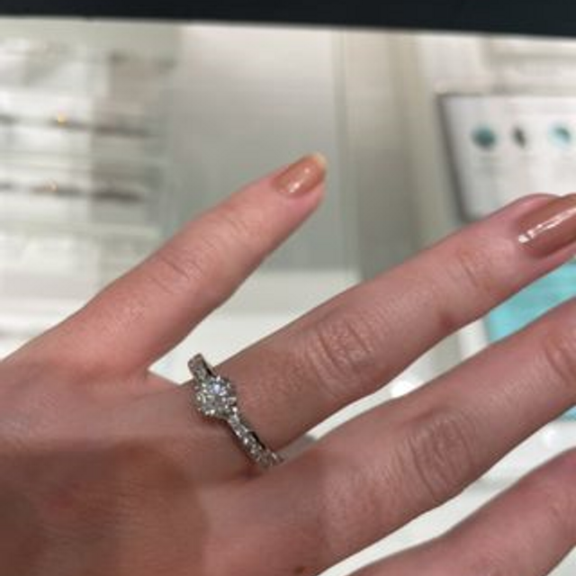 【ティファニー(Tiffany & Co.)の口コミ】 王道のティファニーセッティングにダイヤがついているものです。一粒だけ…