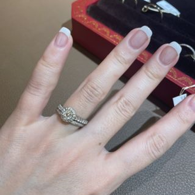 【カルティエ(Cartier)の口コミ】 色々な指環を試着しましたが、カルティエの付け心地が良かったため、カル…