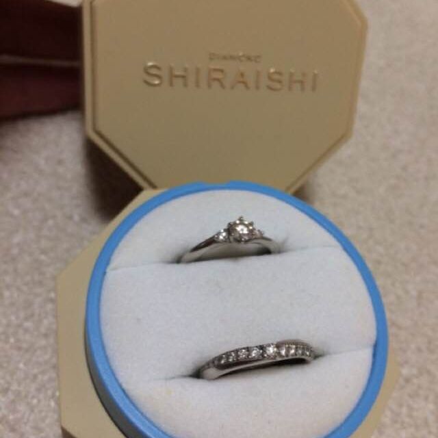 【銀座ダイヤモンドシライシの口コミ】 当初より重ねづけできるリングを探していました。マリッジが少しＶ字にな…