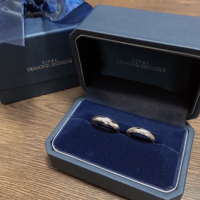 【銀座ダイヤモンドシライシの口コミ】 デザインを重視して検討していました。
好みが、
（妻）太め、シンプルす…