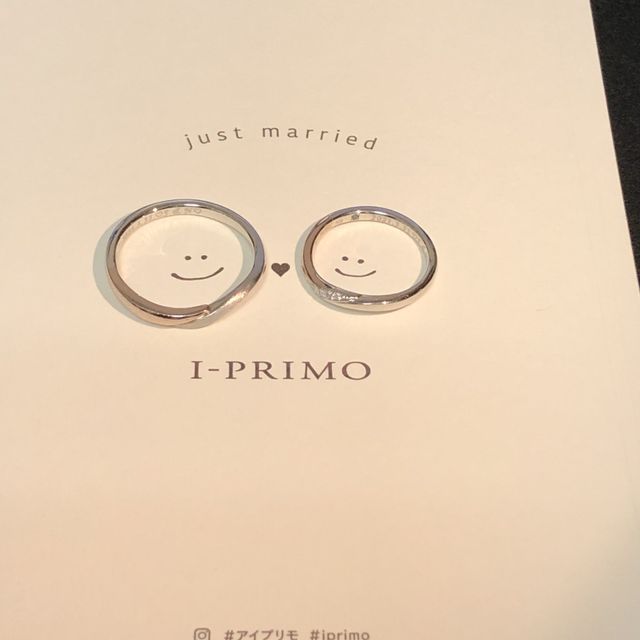 【アイプリモ(I-PRIMO)の口コミ】 指を細く見せるデザインと、2色の色合いもよく、先に買った婚約指輪と一緒…
