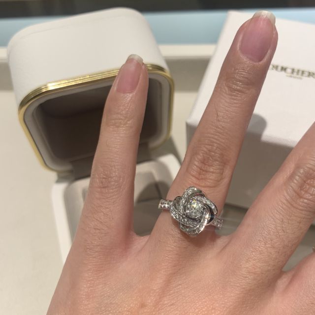 【ブシュロン(BOUCHERON)の口コミ】 もともと婚約指輪らしくなく、友人の結婚式や冠婚葬祭など日常生活でも使…
