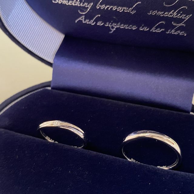 【Something Blue(サムシングブルー)の口コミ】 お店でたくさんの指輪を試着してみてとても自分達の指にしっくりきて、シ…