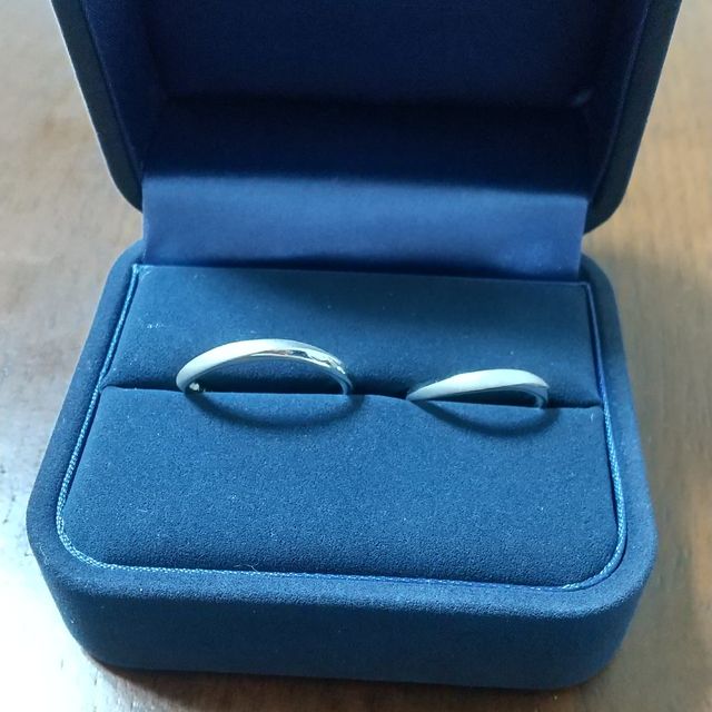 【4℃ BRIDAL(ヨンドシーブライダル)の口コミ】 当初はストレートラインを購入しようと思っていました。実際に店舗で様々…