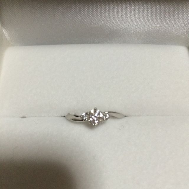 【HOSHI no SUNA 星の砂(ほしのすな)の口コミ】 指が太いので細く見えそうなS字のカーブしたものが欲しかった。また、一石…