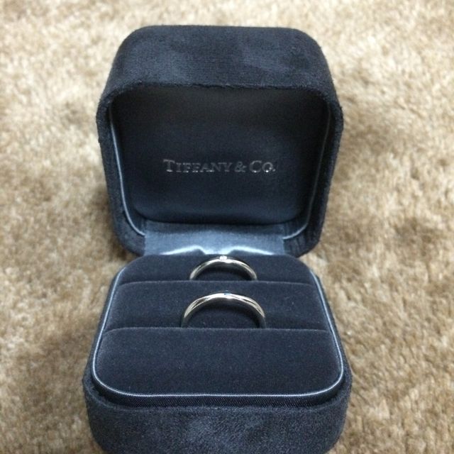 【ティファニー(Tiffany & Co.)の口コミ】 ストレートのシンプルなものを探していたので、どの店を見に行っても似た…