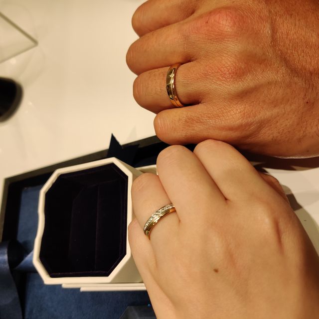 【4℃ BRIDAL(ヨンドシーブライダル)の口コミ】 夫は少し太めのシンプルなゴールドが希望で、私はシンプルなシルバーが希…