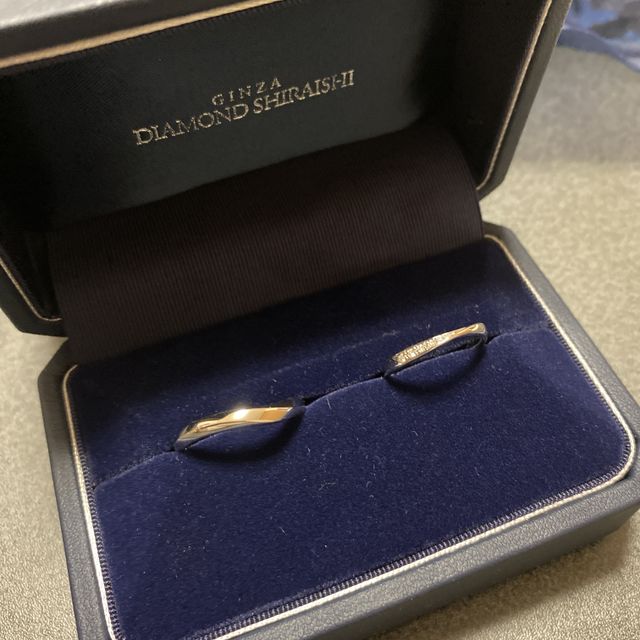 【銀座ダイヤモンドシライシの口コミ】 シンプルなデザインが好みだったので、シンプルで上品なデザインを選びま…