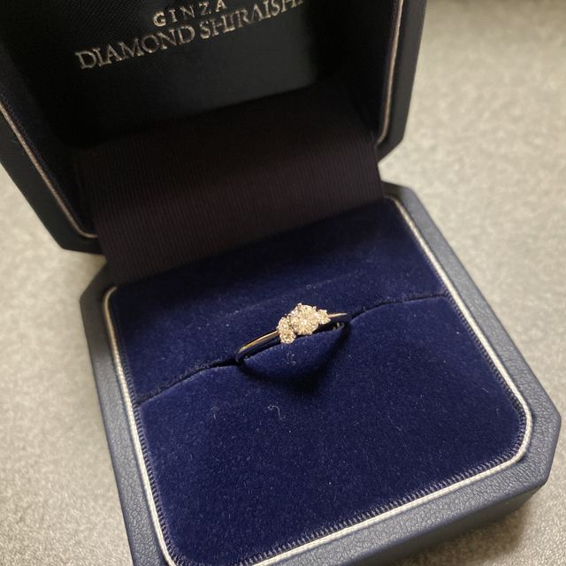 【銀座ダイヤモンドシライシの口コミ】 シンプルなデザインが好みだったので、シンプルで上品なデザインを選びま…