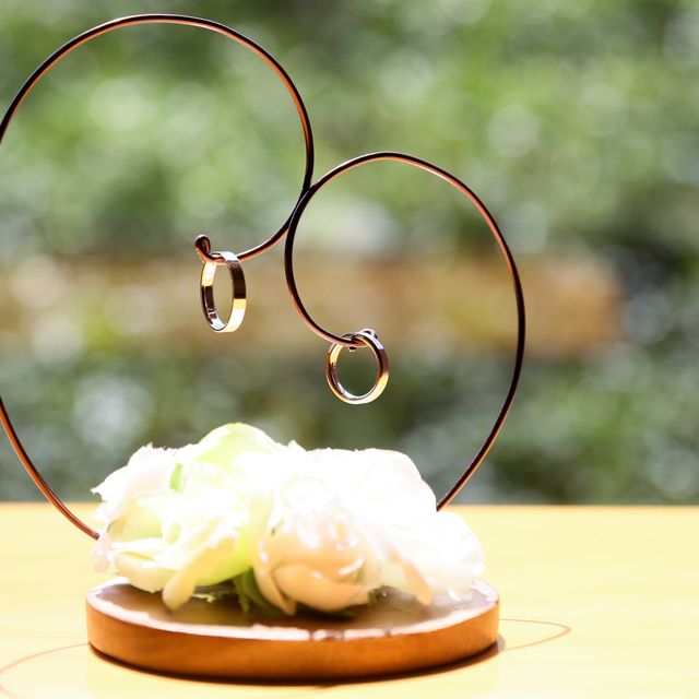 【俄(にわか)の口コミ】 仕事中は手に指輪を付けられないので、
ネックレスにしても存在感があるも…