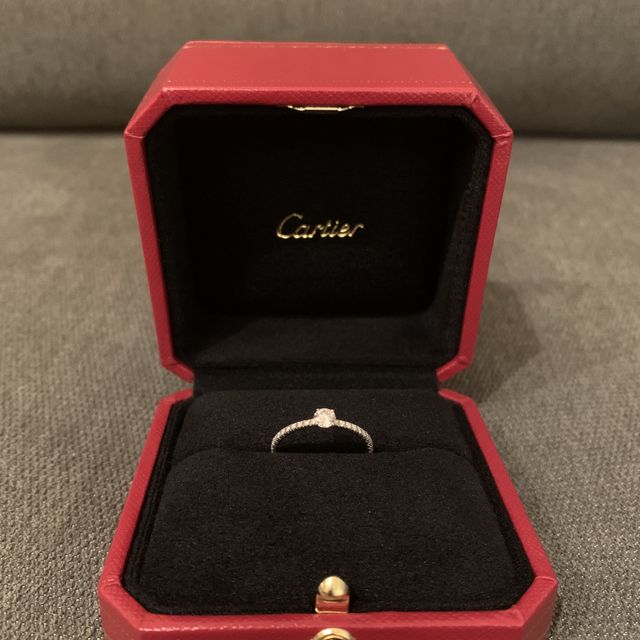 【カルティエ(Cartier)の口コミ】 エタニティタイプの指輪に憧れがあり、華奢で繊細なデザインが気に入りま…