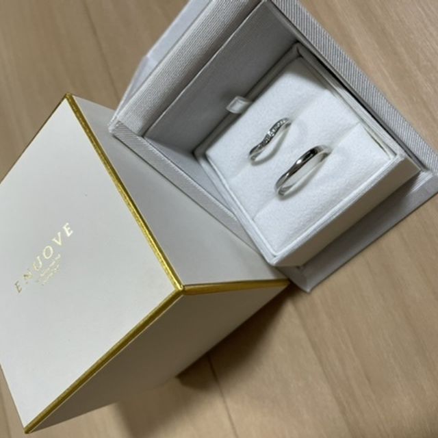 【ENUOVE(イノーヴェ)の口コミ】 決め手は、関節がゴツゴツした私の指を綺麗に見せてくれるV字のラインと、…