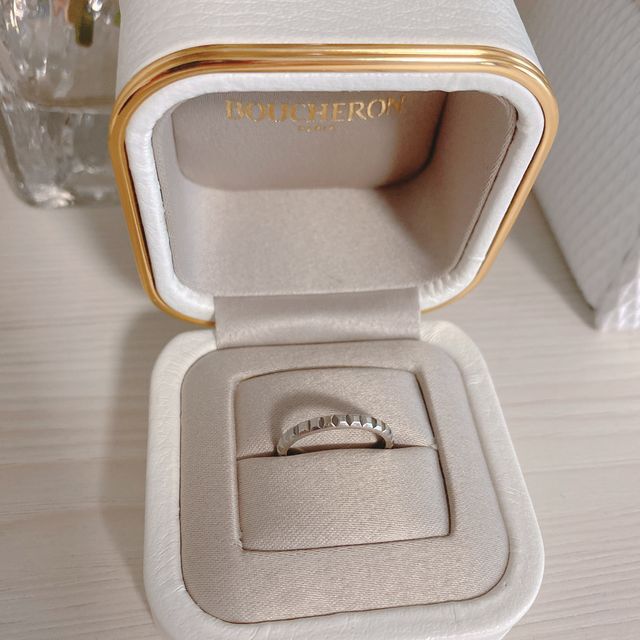 【ブシュロン(BOUCHERON)の口コミ】 シンプルだけどただのフラットなデザインではなく、デザイン性のある形を…