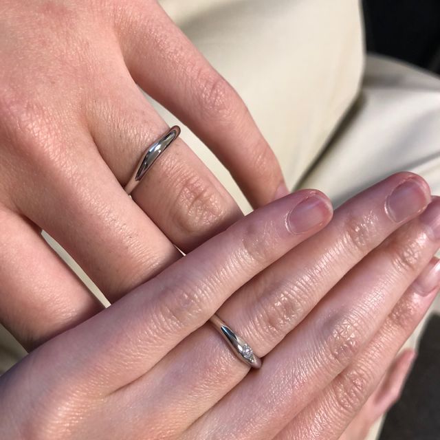 【ラザール ダイヤモンド(LAZARE DIAMOND)の口コミ】 検討していた指輪の中でダイヤが綺麗な上一番大きく、またデザインが洗練…