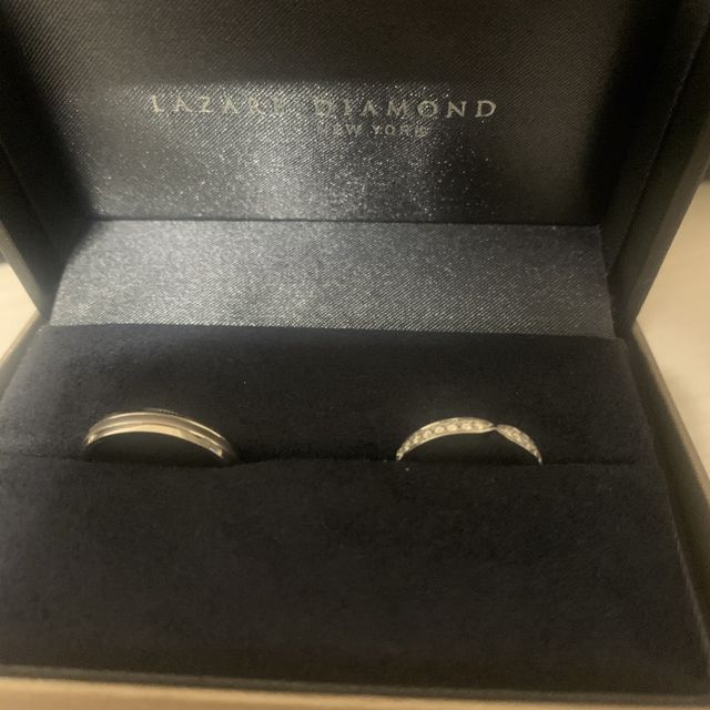 【ラザール ダイヤモンド(LAZARE DIAMOND)の口コミ】 デザインがマットな素材で余り被らないようなものだったので即決しました…