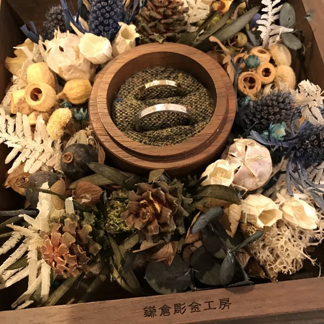 【鎌倉彫金工房の口コミ】 ピカピカしすぎていない、かつ無骨なデザインがよく、つち目デザインにし…